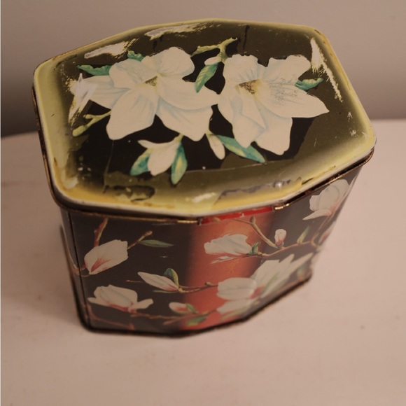Floral Tea Tin Box with Magnolia Design - Picture 9 of 10